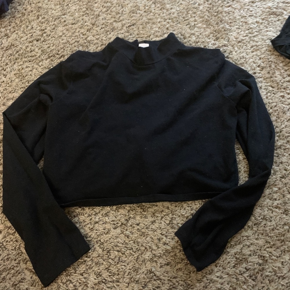 Cropped black long sleeve shirt